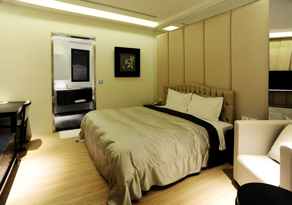 Motel Stars Taichung Esterno foto